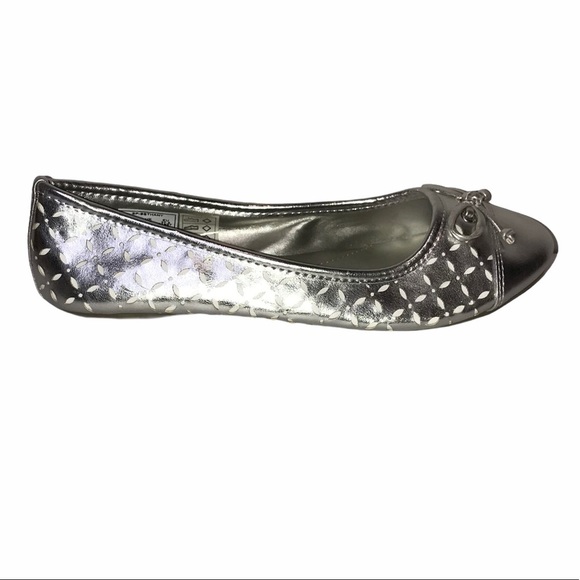 Sperry Top-Sider "Bethany" Silver Flats 5M EUC - Picture 4 of 10